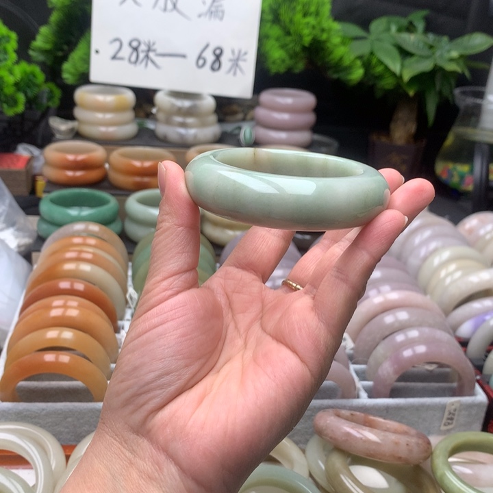 石英质玉（佘太翠）未镶嵌手镯55.8