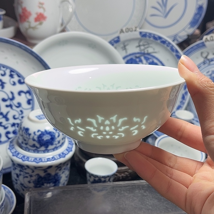 碗素玲珑雕塑缠枝莲五寸饭碗