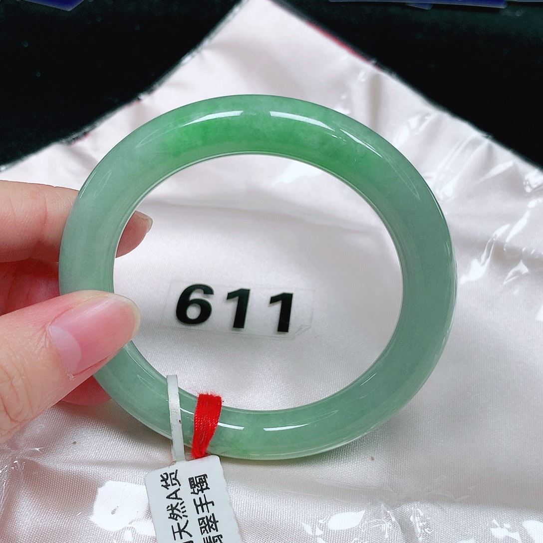 翡翠未镶嵌手镯（圆镯）