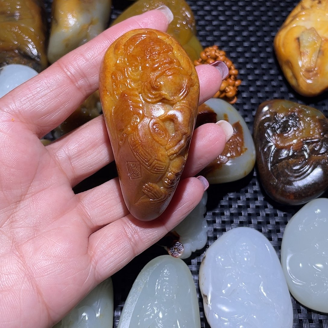 和田玉（糖玉）未镶嵌挂件