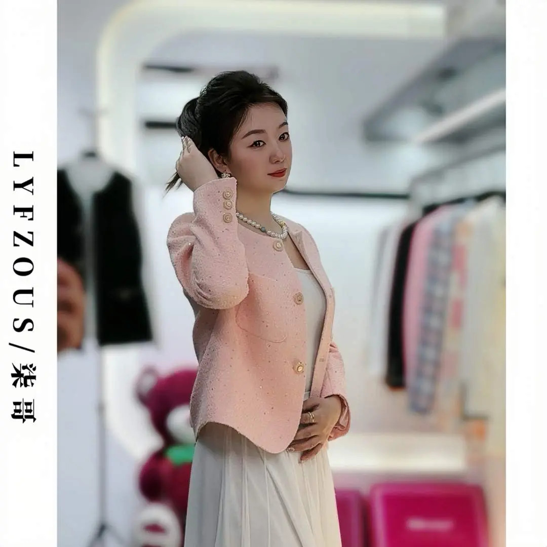 〖小粉粉〗秋款粉色轻奢气质减龄重工短款小香风高级上衣女外套
