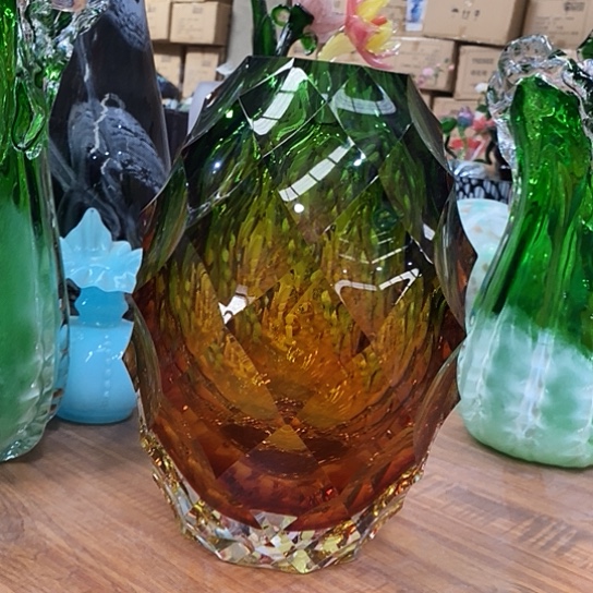 琉璃花瓶高28厘米口径6厘米