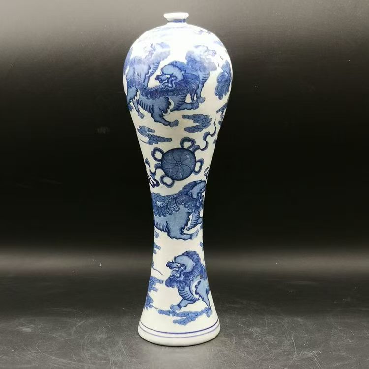 陶瓷青花狮子纹梅瓶民间瓷器家居中式客厅摆件龙纹手工新中式摆设