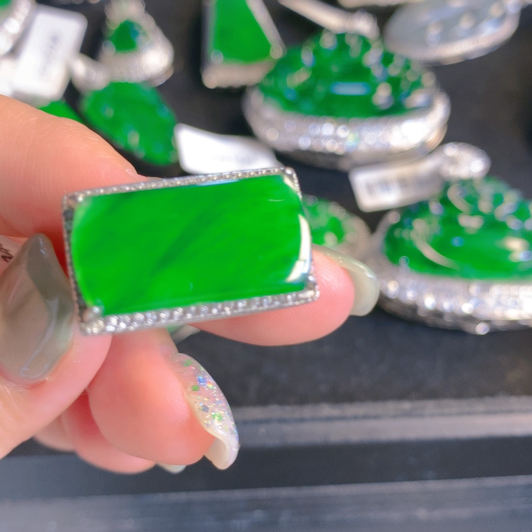 翡翠颈饰银S925镶嵌翡翠