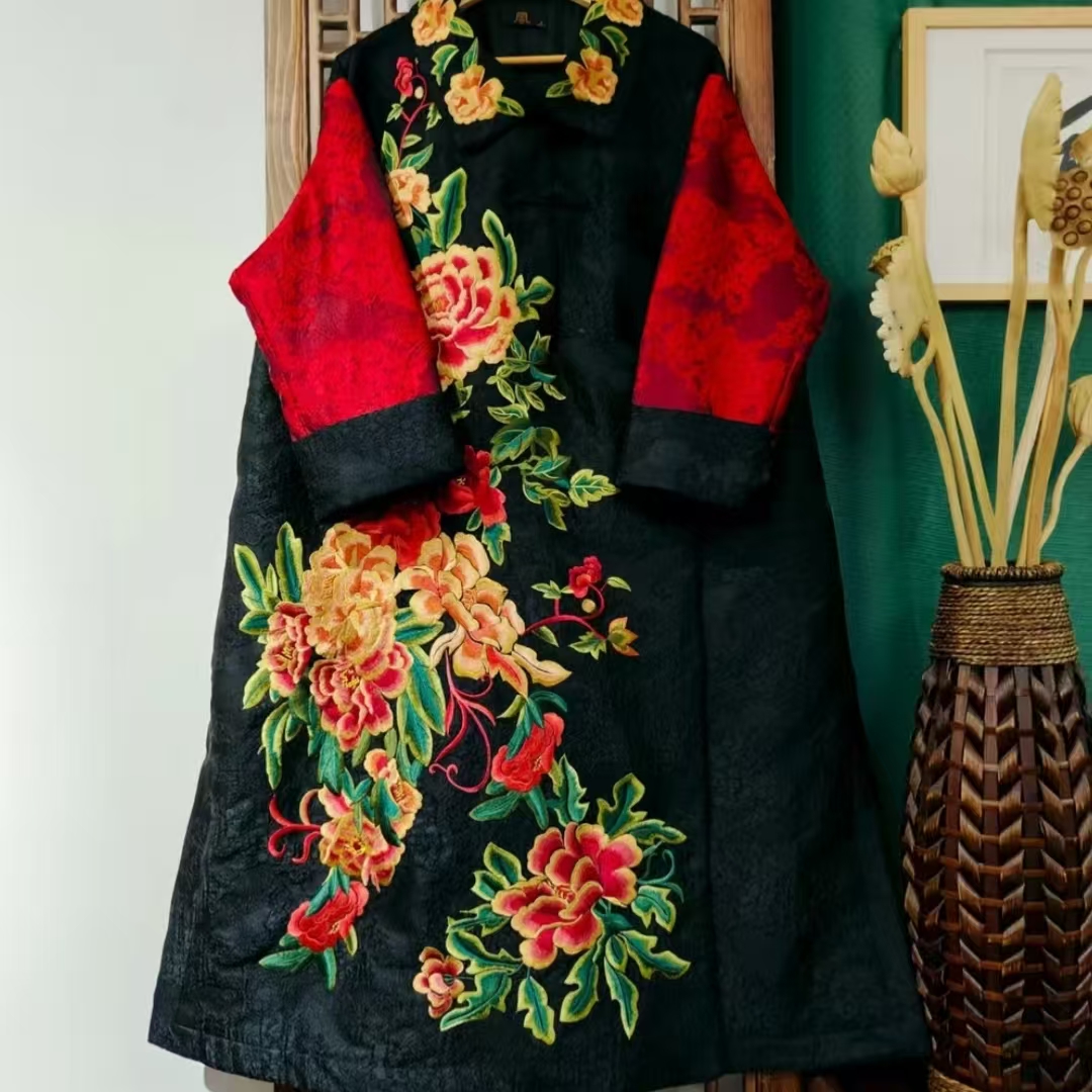 棉（ LS423-6）凤徕兮私人定制黑底牡丹花刺绣翻领不规则盘扣棉服