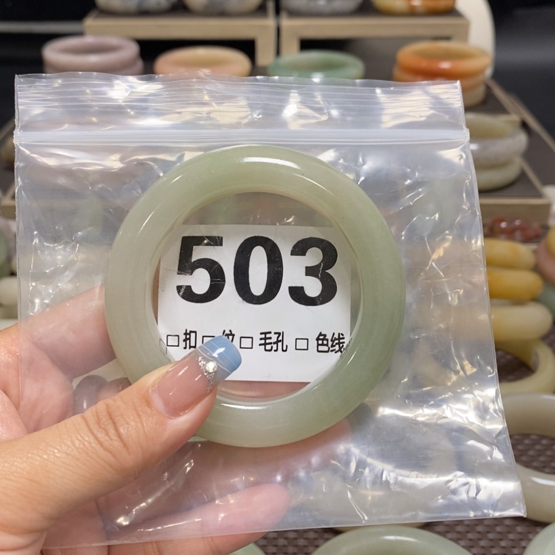 石英质玉手镯未镶嵌元*?