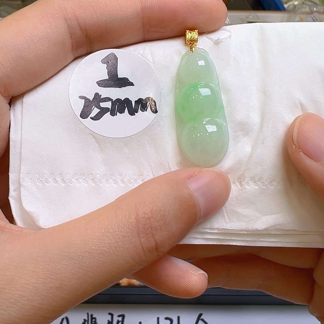 翡翠18K金镶嵌颈饰翡翠