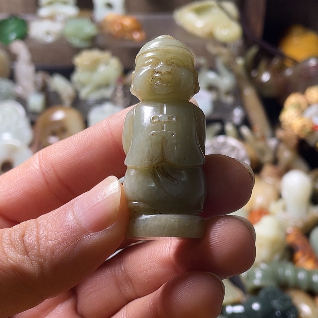 良***人和田玉（糖玉）未镶嵌颈饰