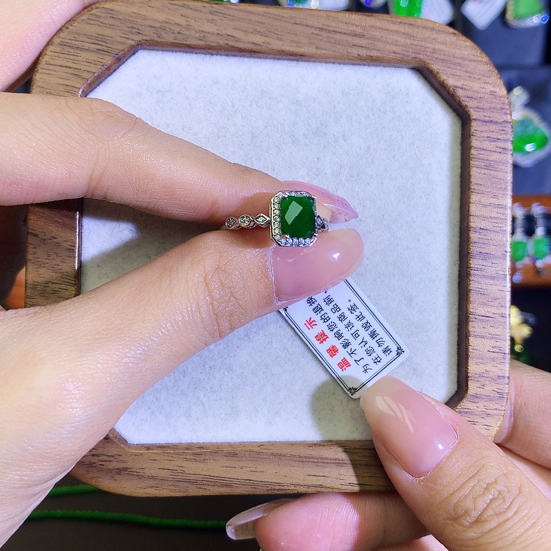 翡翠戒指银S925镶嵌L**a天然翡翠切割面戒指