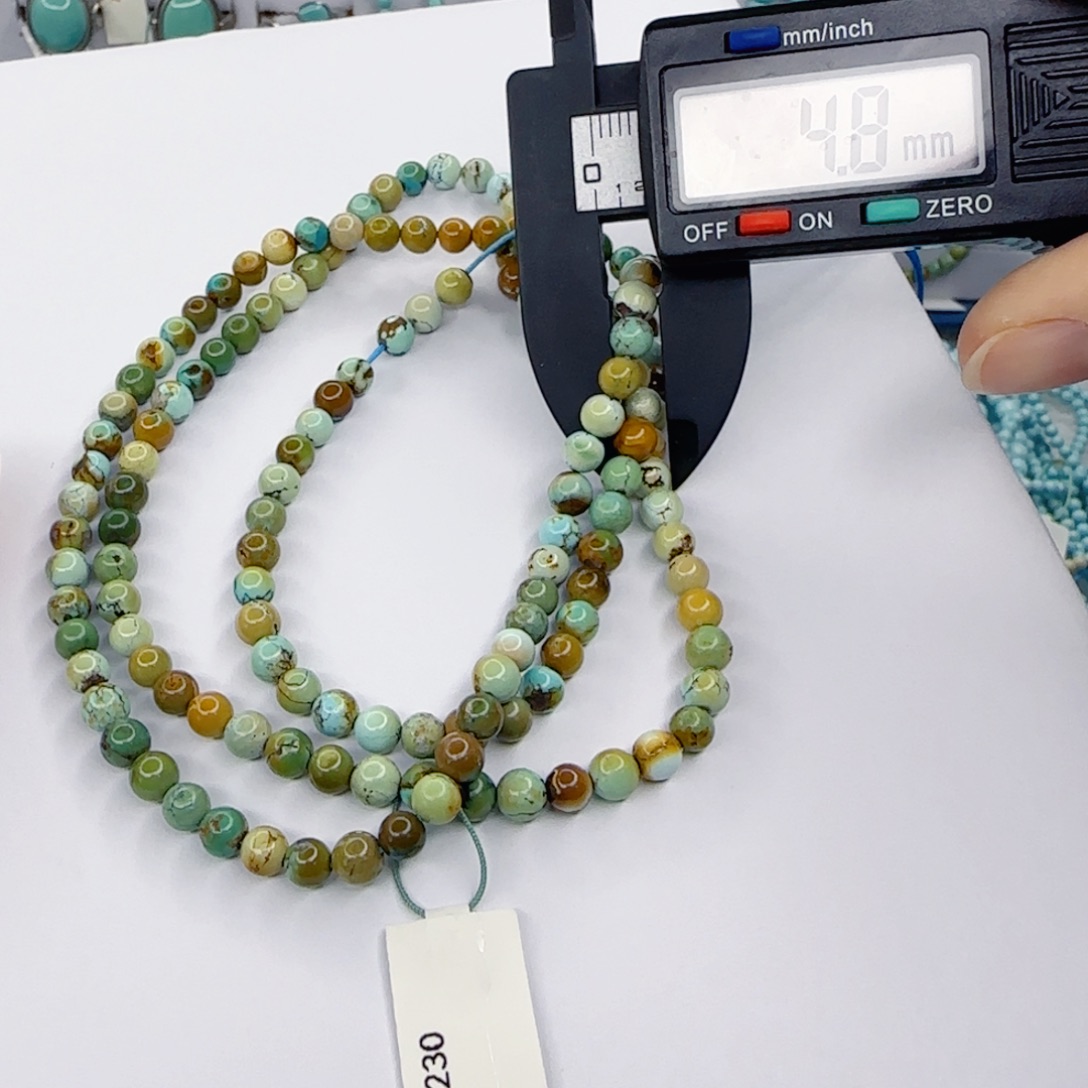 绿松石未镶嵌颈饰