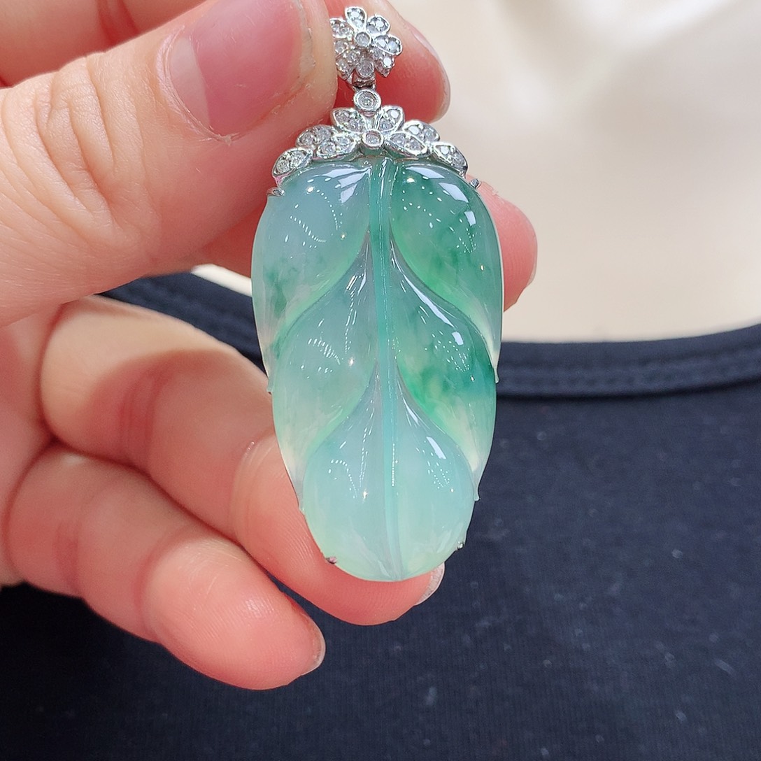 翡翠颈饰18K金镶嵌叶子