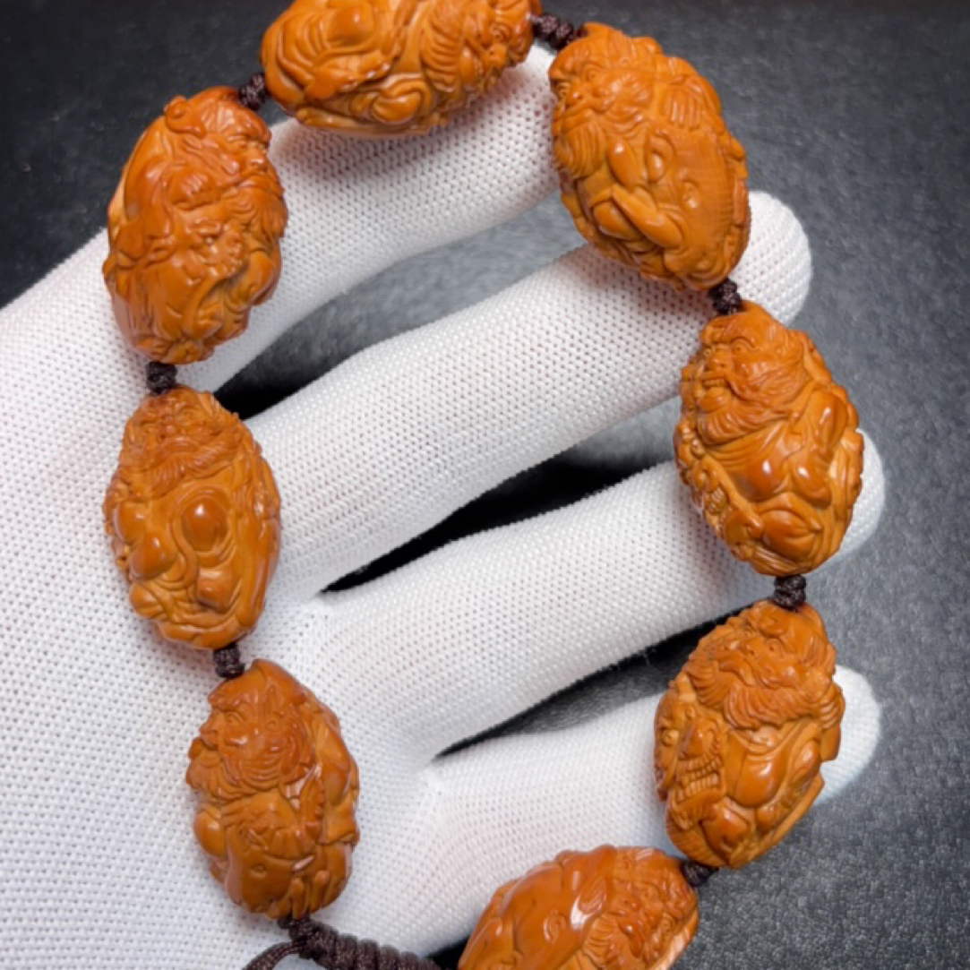 1.8骑兽钟馗橄榄核手串