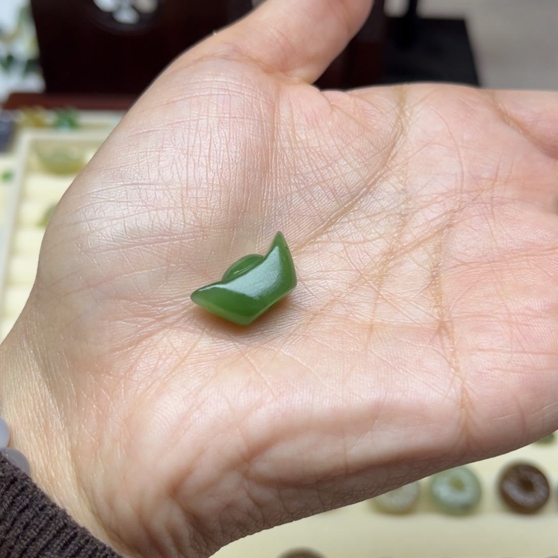 大***慧和田玉未镶嵌珠宝半成品