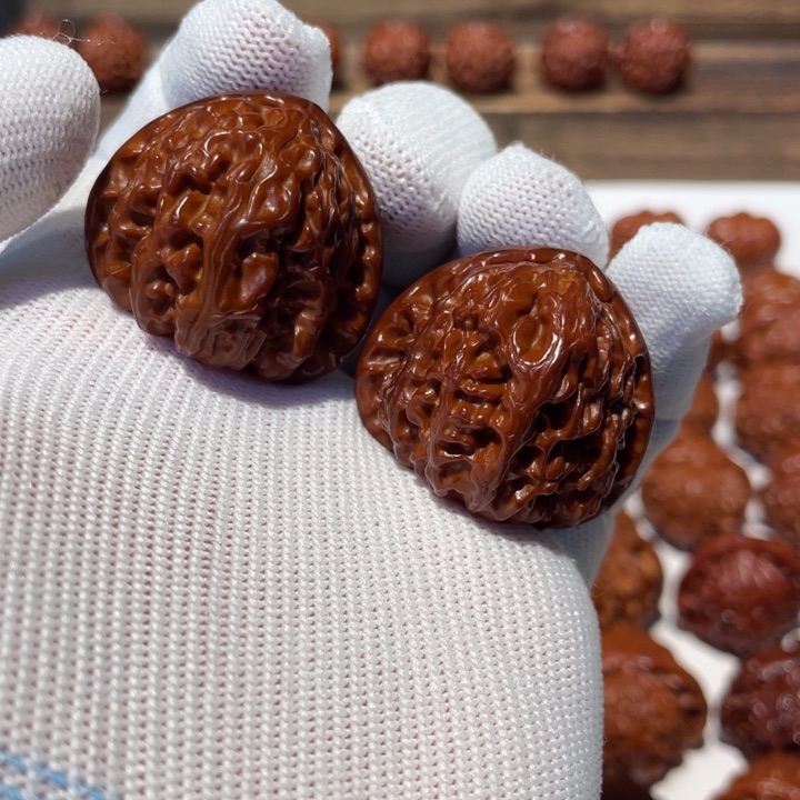 猴头核桃吊坠国***。三角白158.07.36