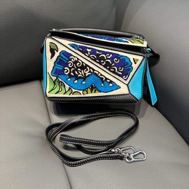 99新 LOEWE/罗意威 mini puzzle手提斜挎包