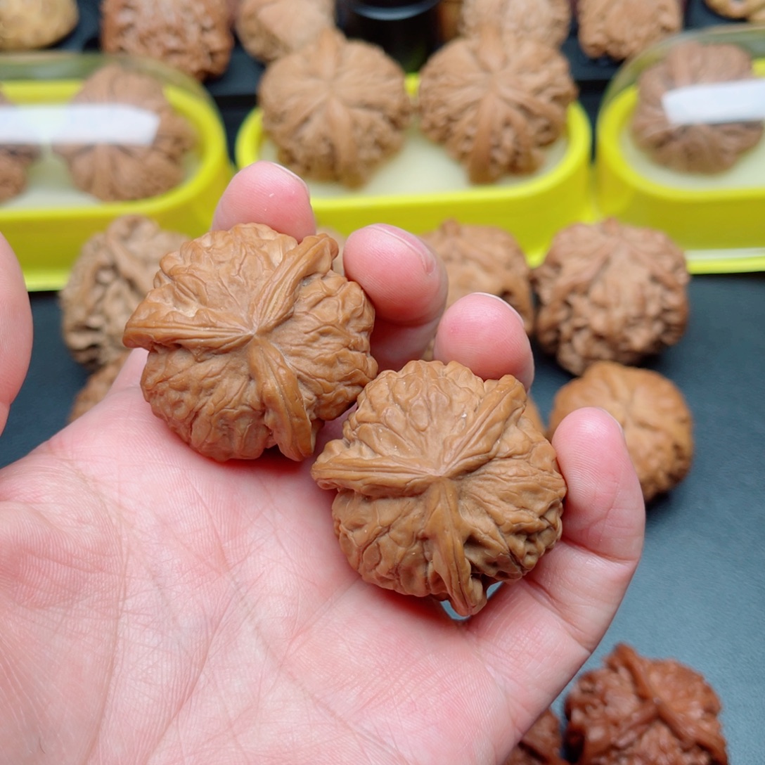 文玩核桃吊坠石门元宝三棱39×38×38