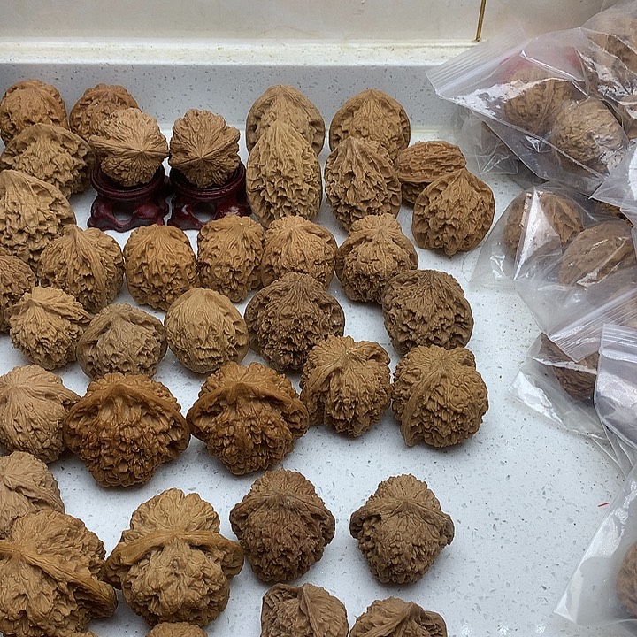 沧***士文玩核桃吊坠金牛