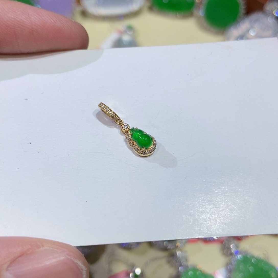 翡翠颈饰18K金镶嵌吊坠