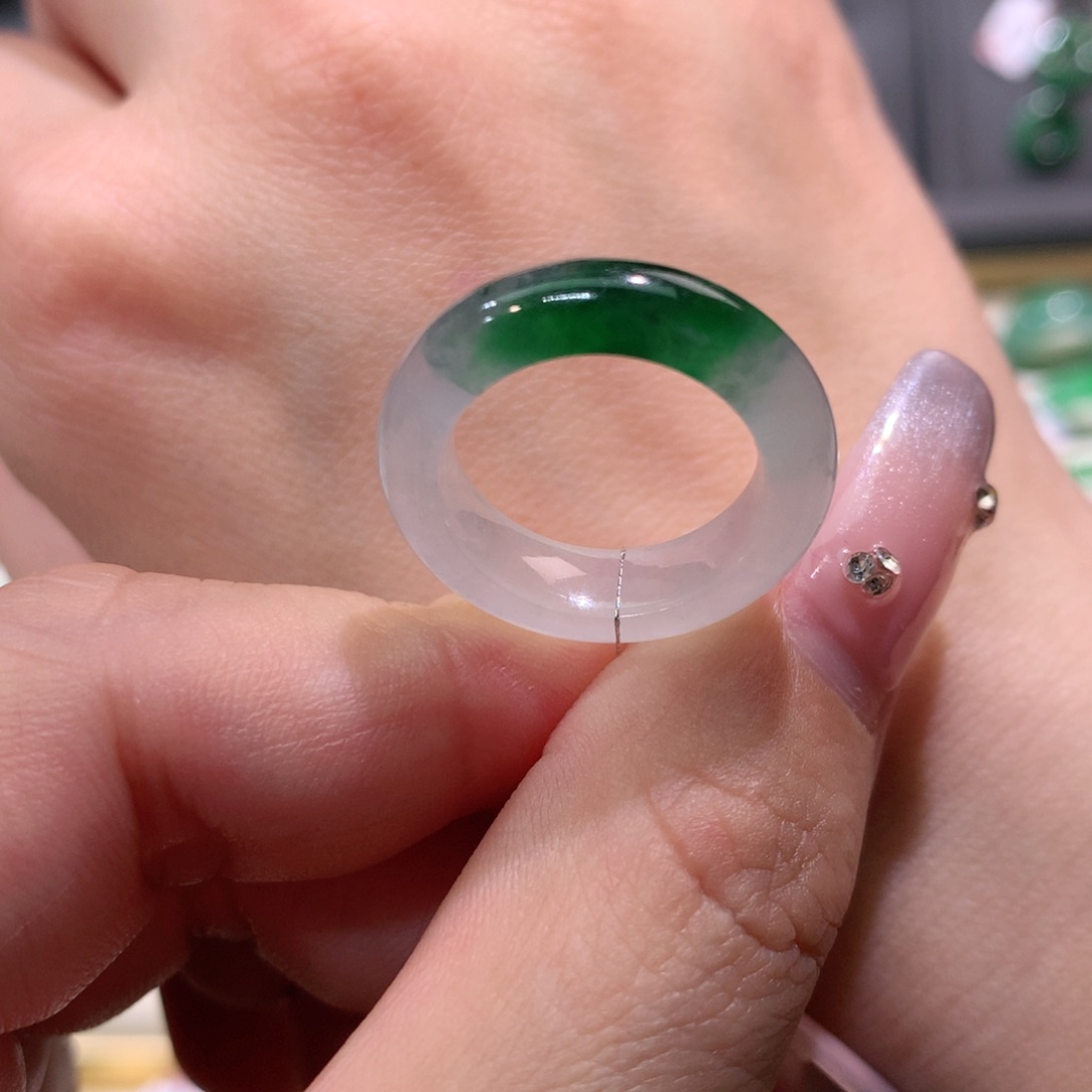 翡翠未镶嵌戒指翡翠