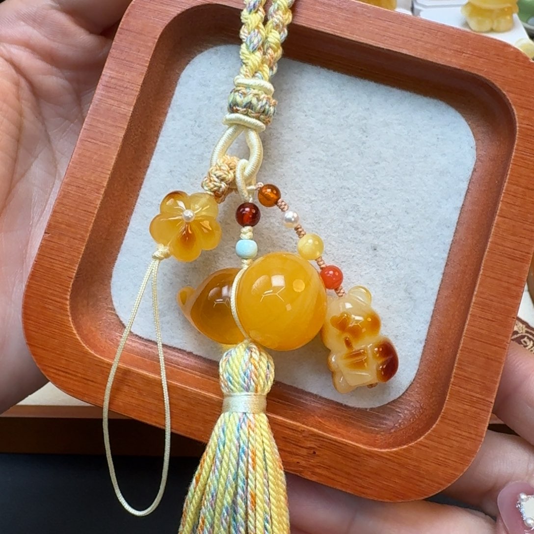 未镶嵌琥珀珠宝奇石