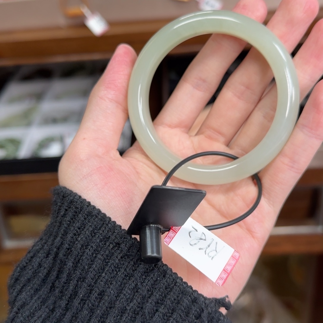 和田玉未镶嵌手镯58