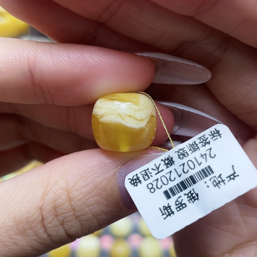 琥珀珠宝奇石未镶嵌14.4*13mm微瑕