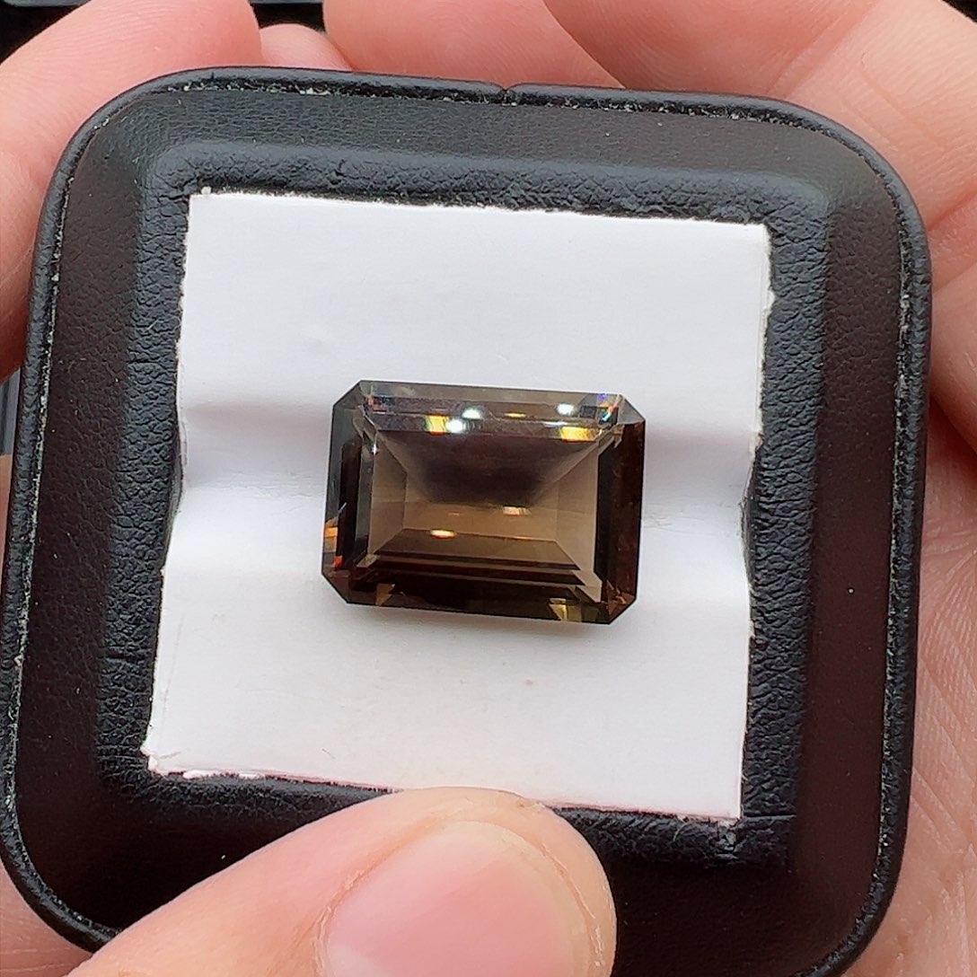 水晶12.8克拉茶晶裸石未镶嵌