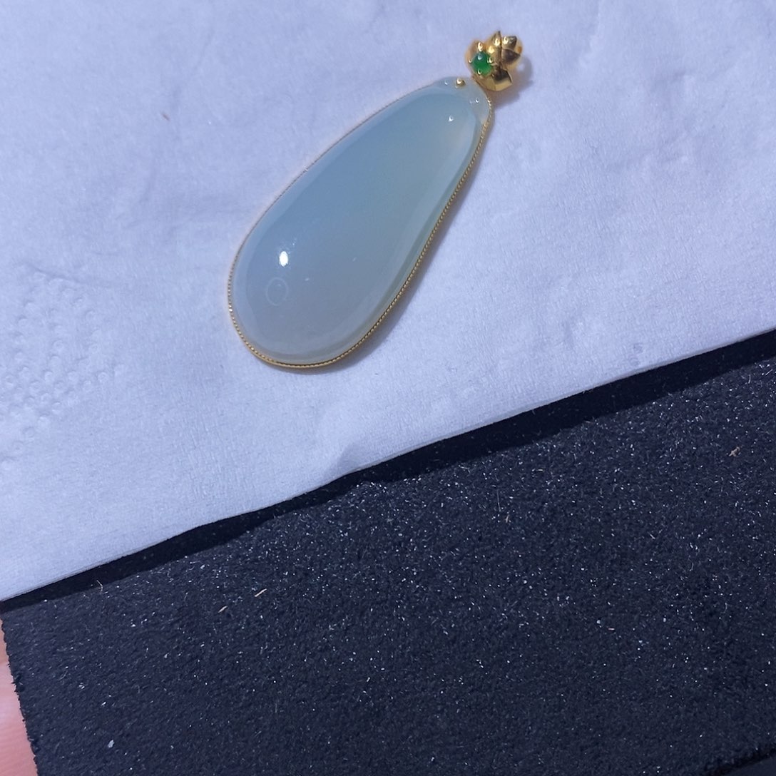 翡翠吊坠(不含链)18K金镶嵌