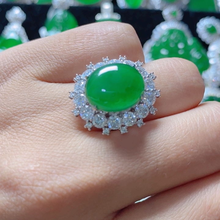 翡翠颈饰18K金镶嵌8878229。 