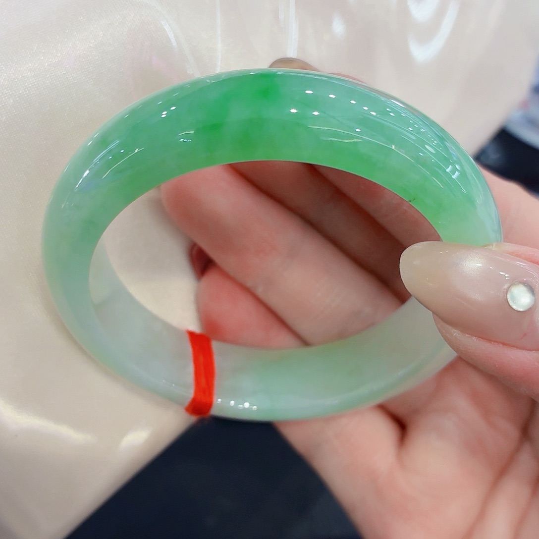 翡翠未镶嵌手镯翡翠52.53圈口（强推）