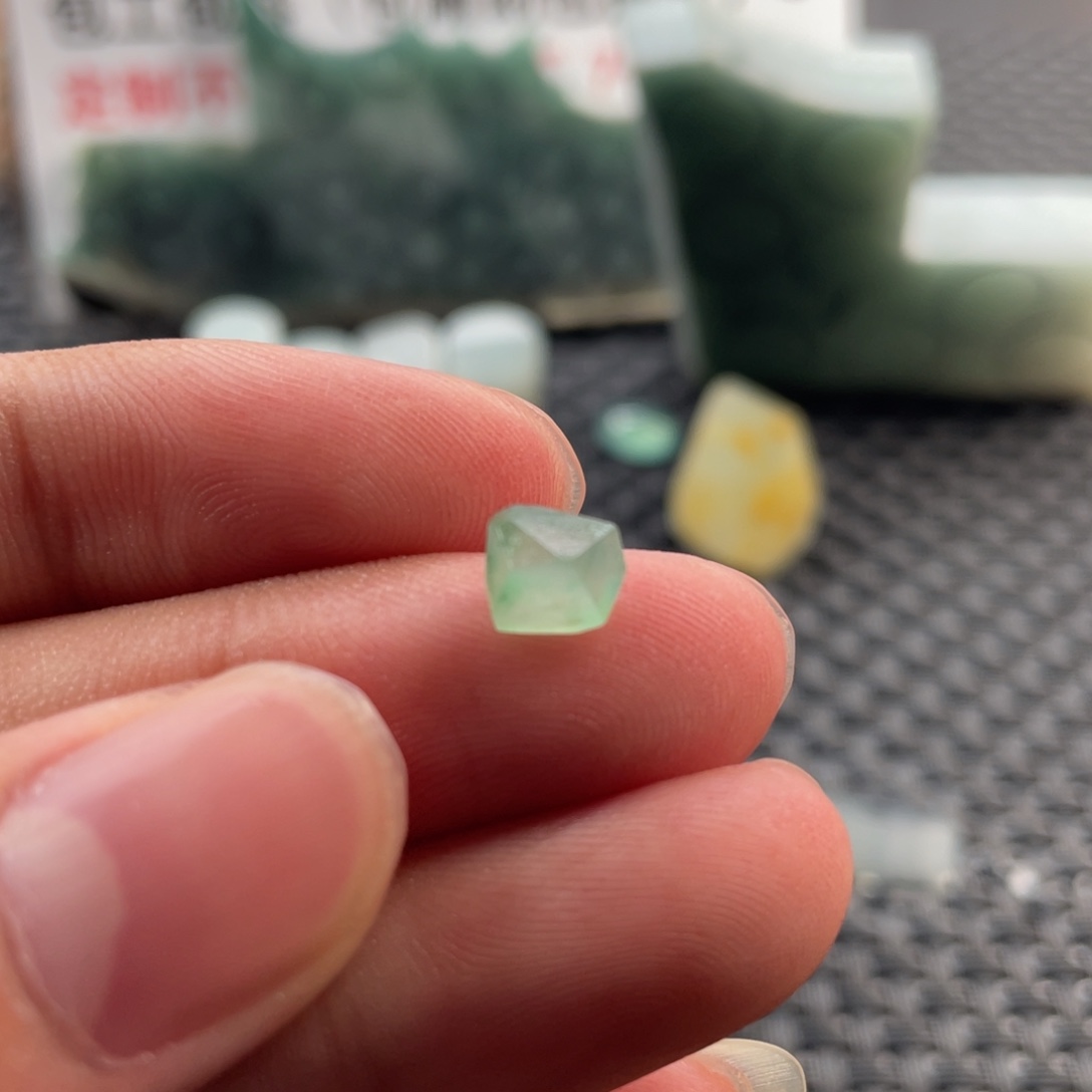 定制翡翠未镶嵌切割