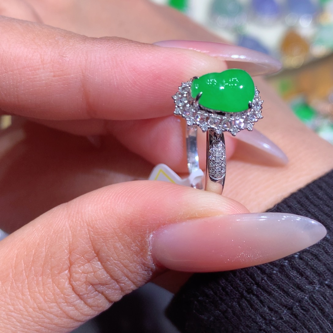 翡翠戒指18K金镶嵌翡翠