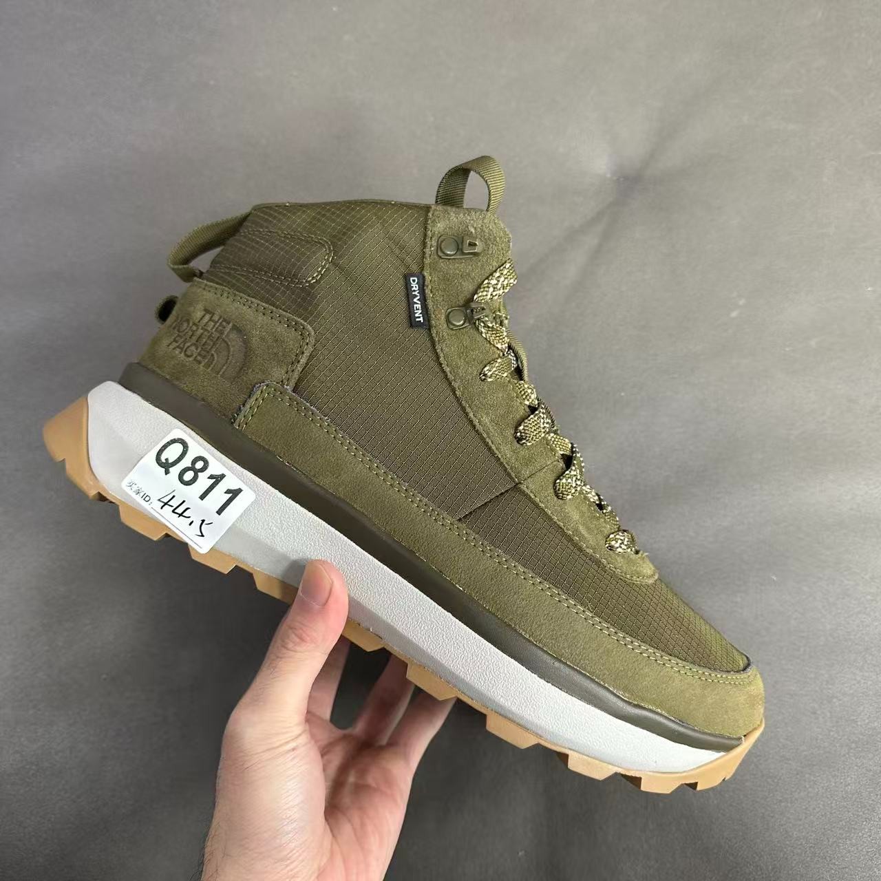 高帮户外徒步DRYVENT轻便耐磨运动鞋 Q811  ( 无原盒 鞋垫原垫）