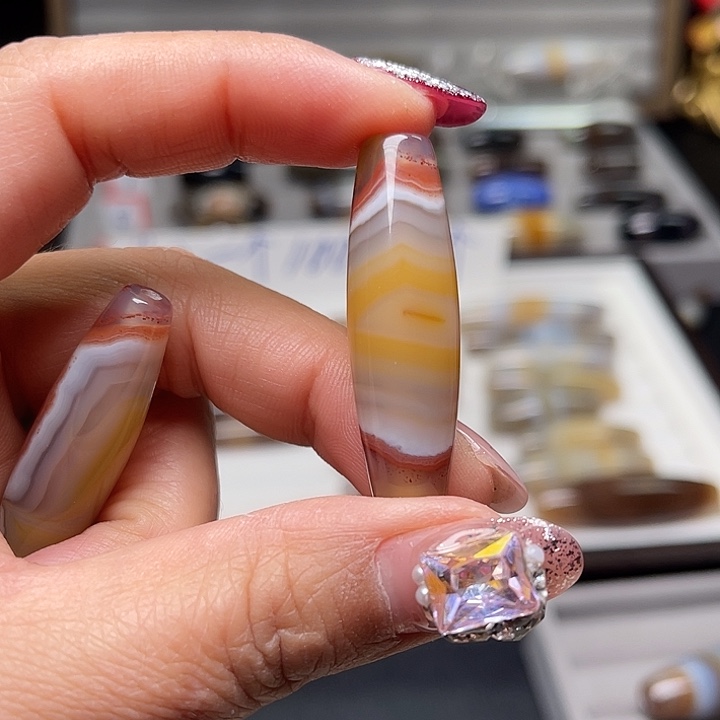 童***虎玛瑙/玉髓未镶嵌颈饰