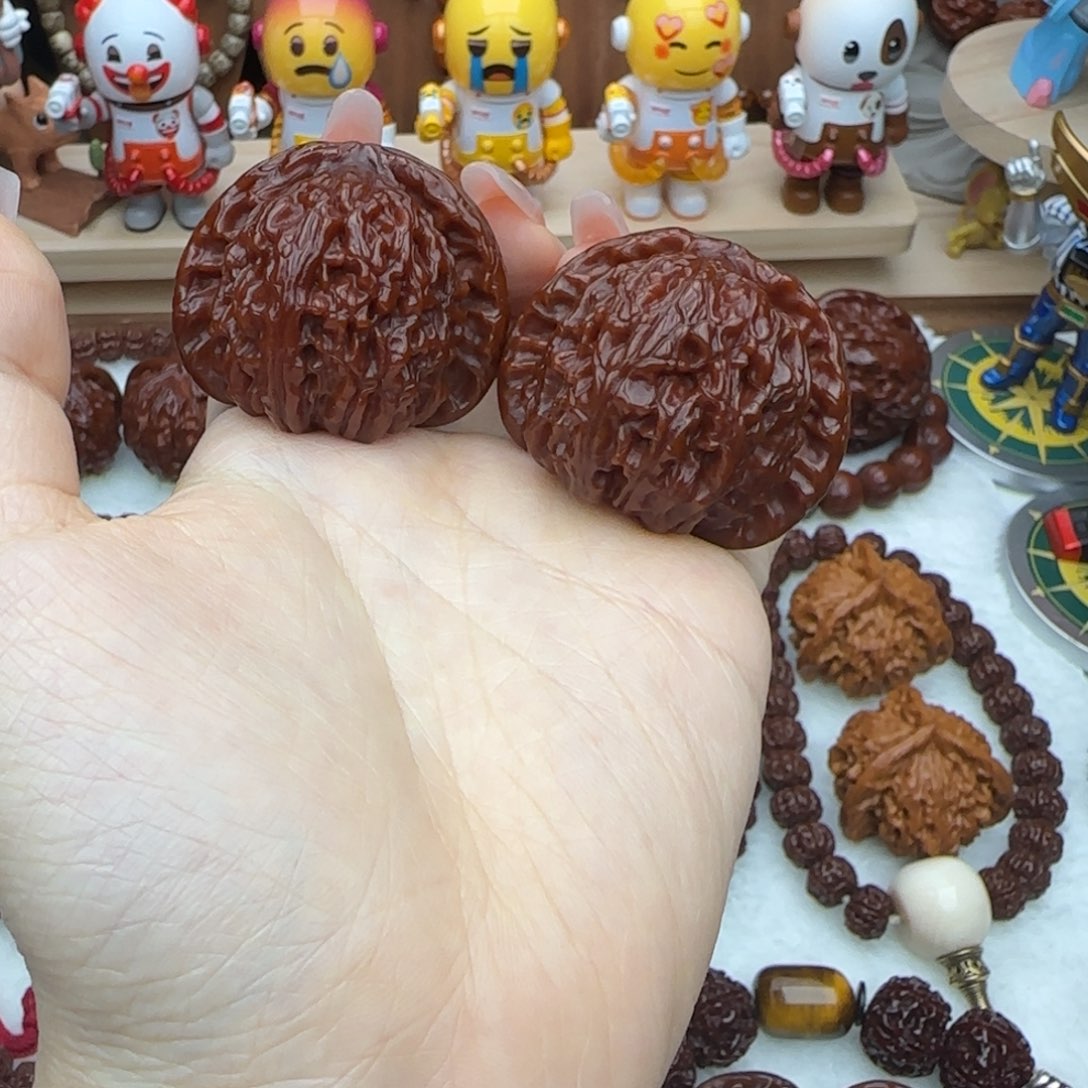 文玩核桃吊坠41白狮子