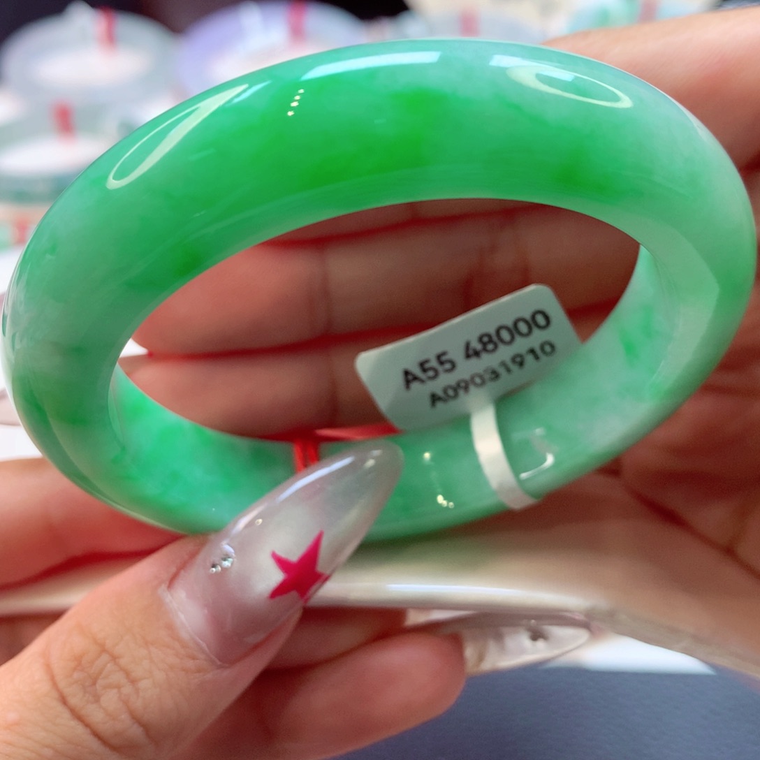 翡翠手镯未镶嵌泥鳅背18号66