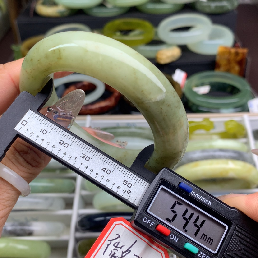 蛇纹石玉未镶嵌手镯594