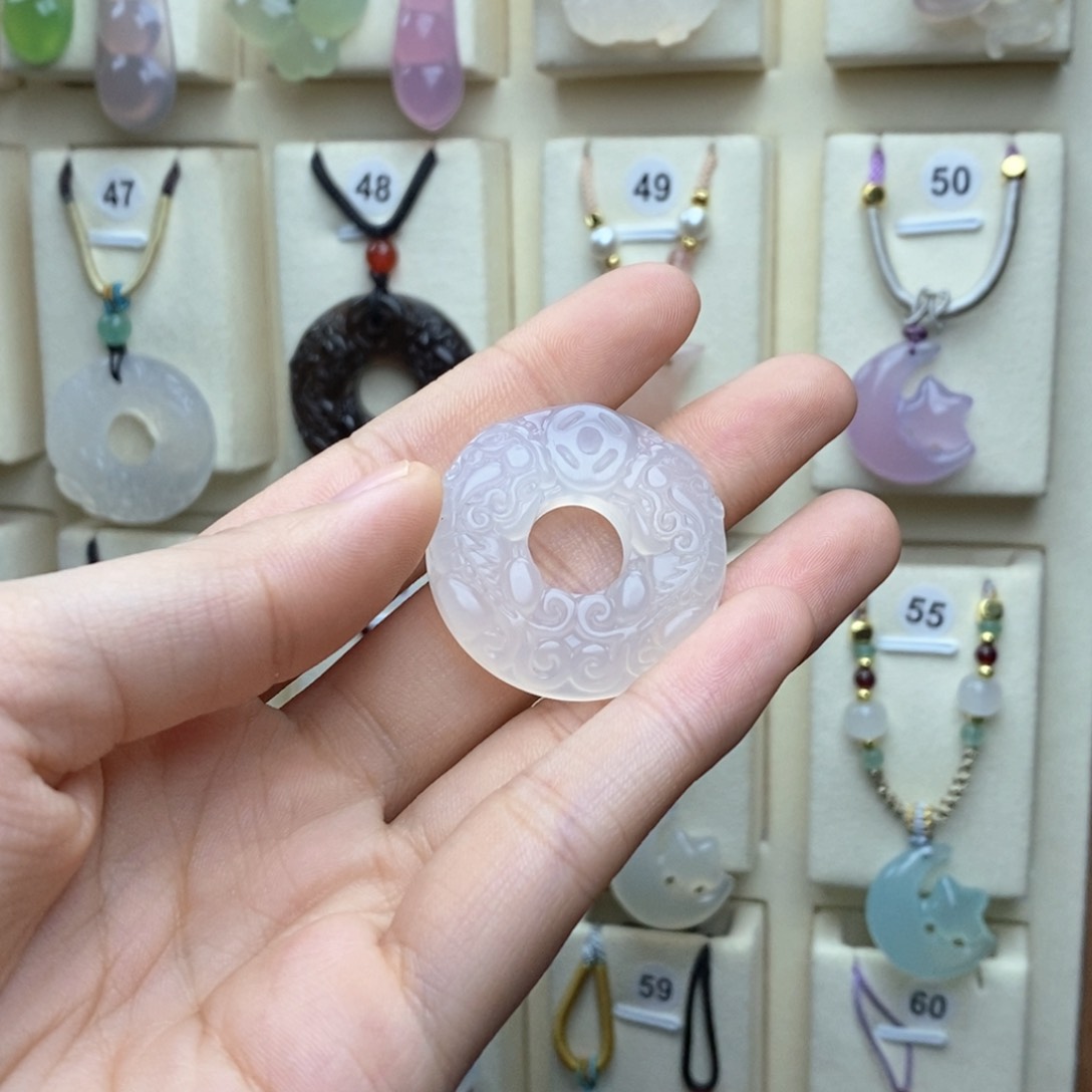 玛瑙/玉髓吊坠(赠链)未镶嵌米**鼠