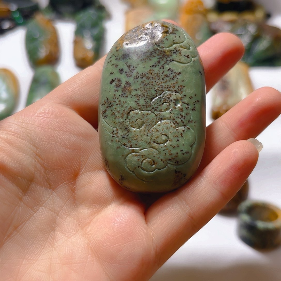 岫岩河磨玉（透闪石质玉）挂件未镶嵌