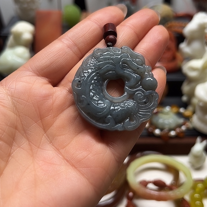蛇纹石玉吊坠未镶嵌