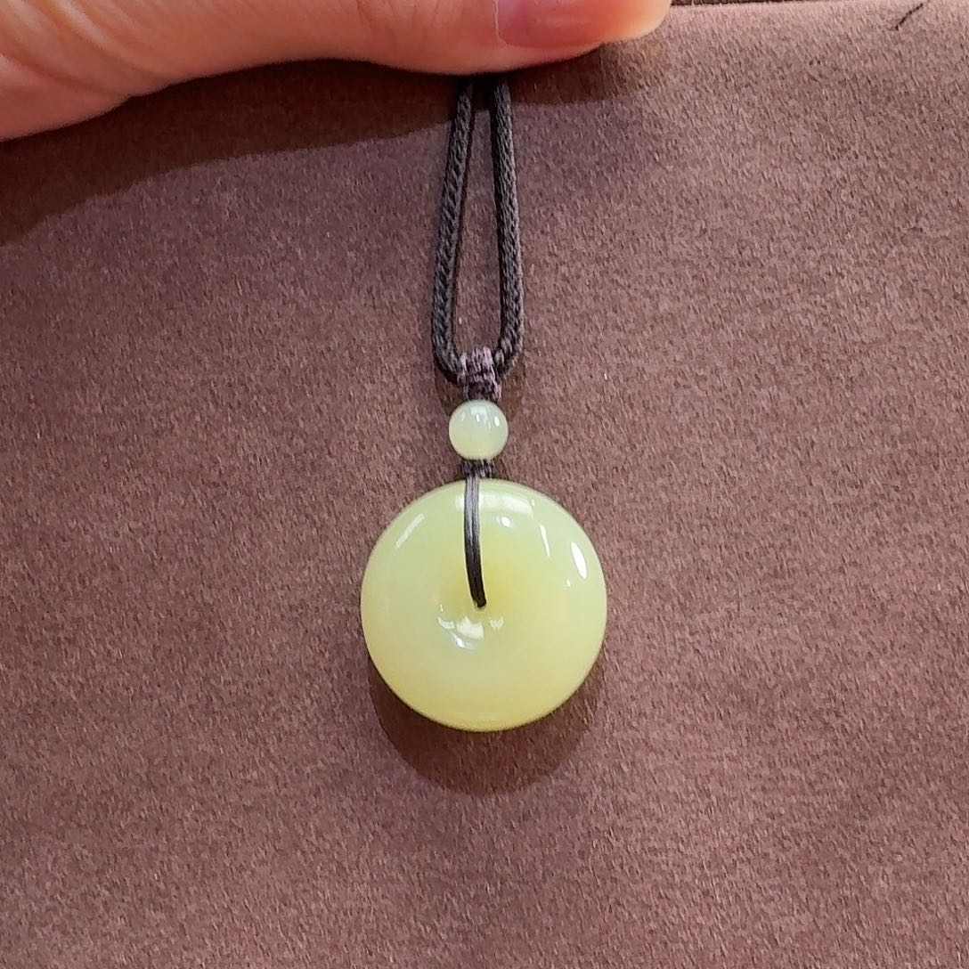 和田玉未镶嵌颈饰平安扣