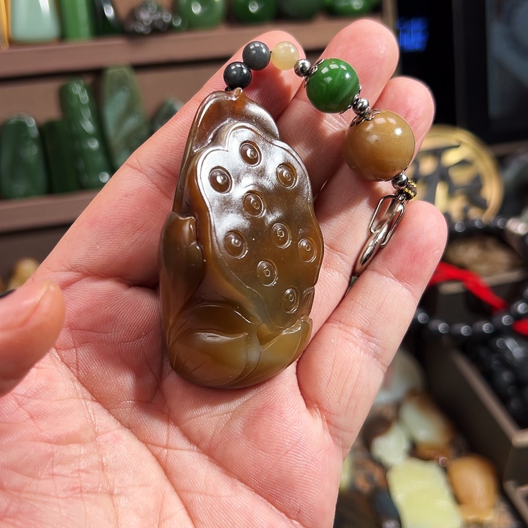 和田玉把件未镶嵌新疆料藕