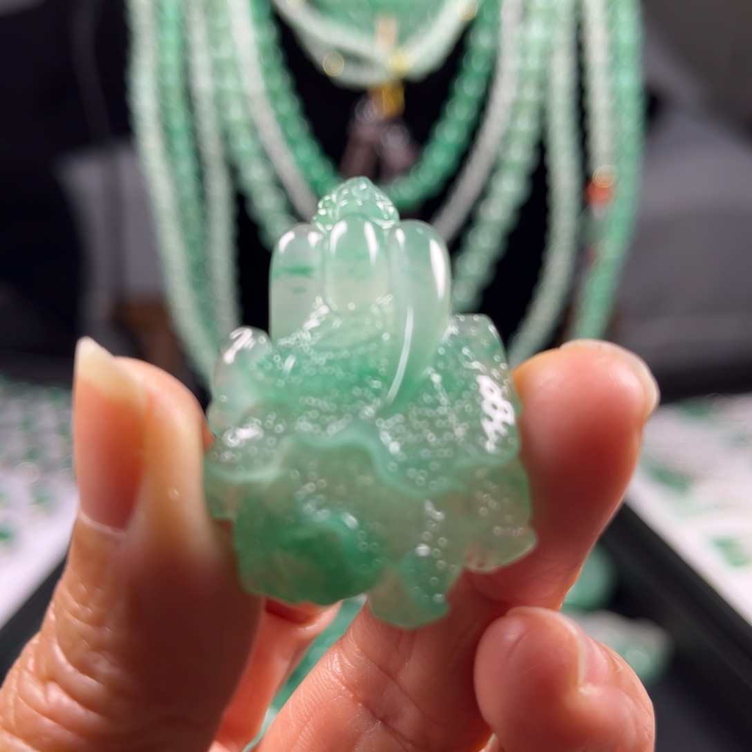 石英质玉吊坠(不含链)合金