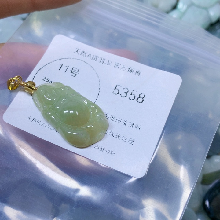 翡翠未镶嵌颈饰翡翠