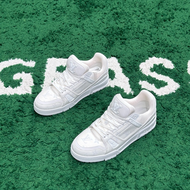 99新 LouisVuitton/路易威登 4TRAINER 白色浮雕满印 新款 41码