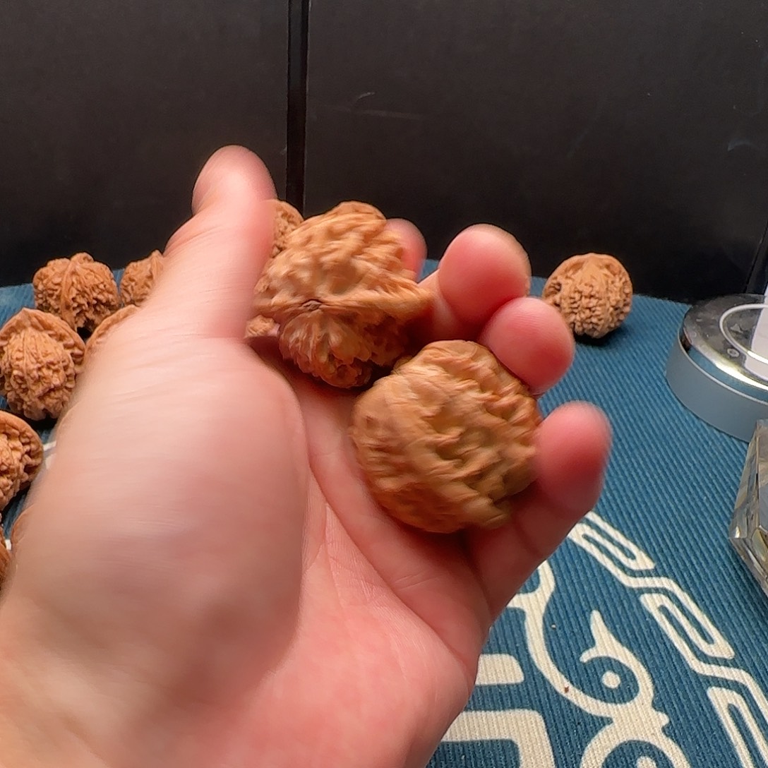 桃核吊坠盘山草木