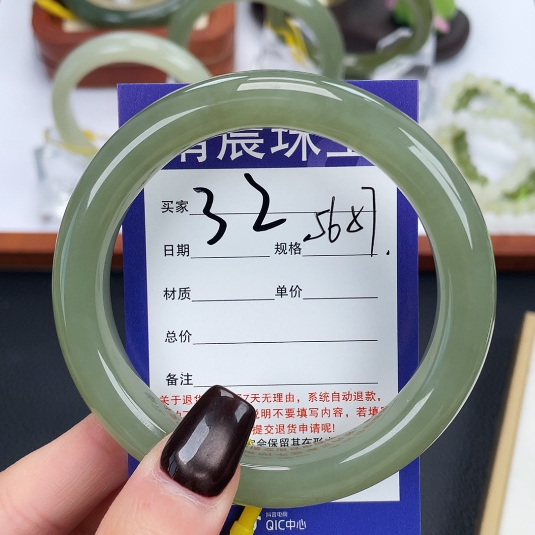 和田玉未镶嵌手镯