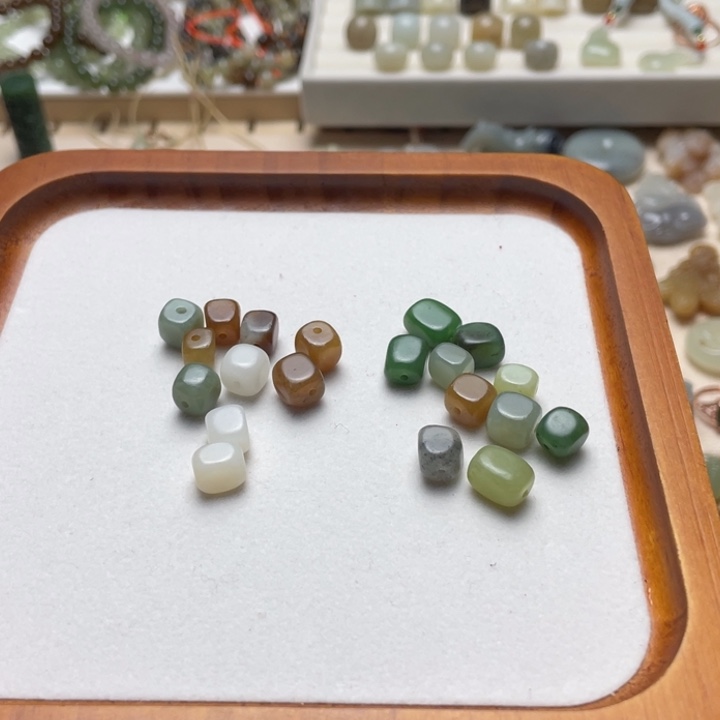 颈饰未镶嵌和田玉20颗