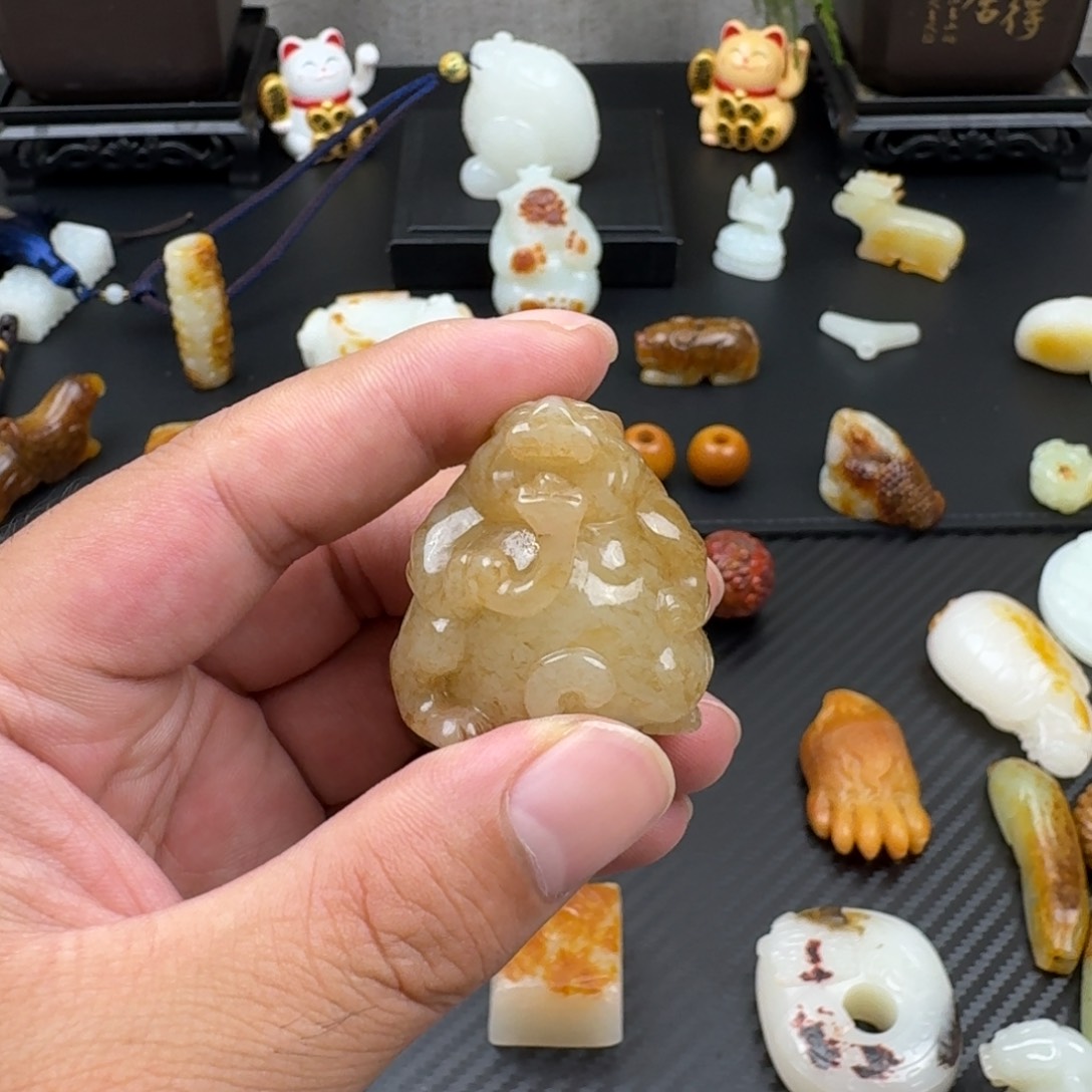 四***悔和田玉（糖玉）未镶嵌颈饰