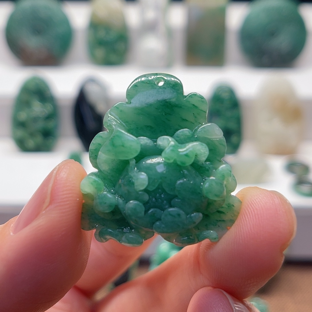 独山玉未镶嵌颈饰